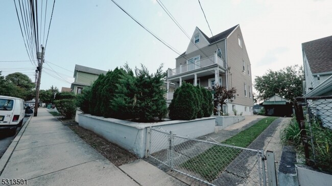 27 Orange Ave in Clifton, NJ - Building Photo - Building Photo