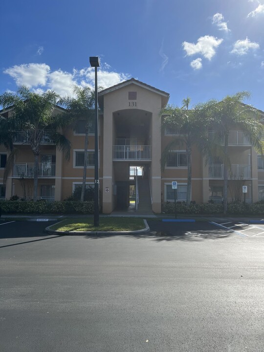 131 SW Palm Dr in Port St. Lucie, FL - Building Photo