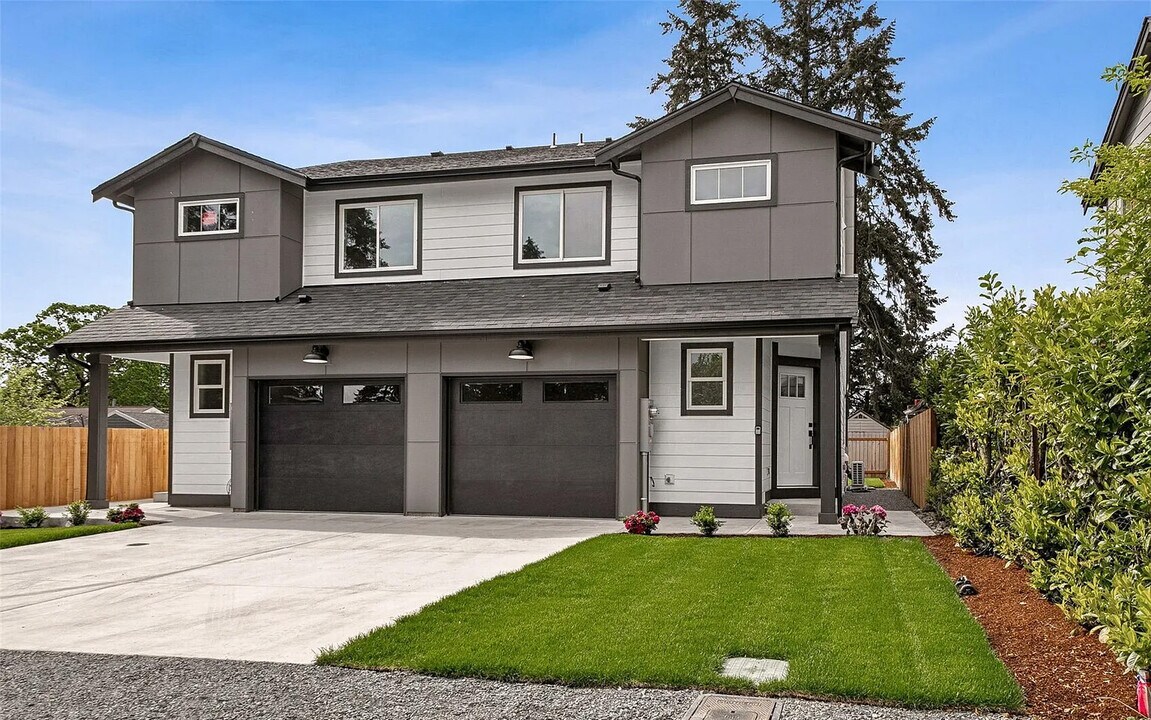 428 113th St S in Parkland, WA - Building Photo