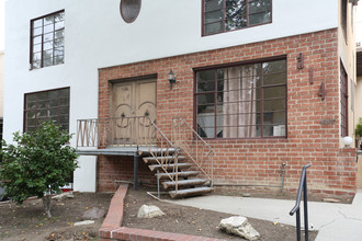 314 N Almont Dr in Beverly Hills, CA - Building Photo - Building Photo