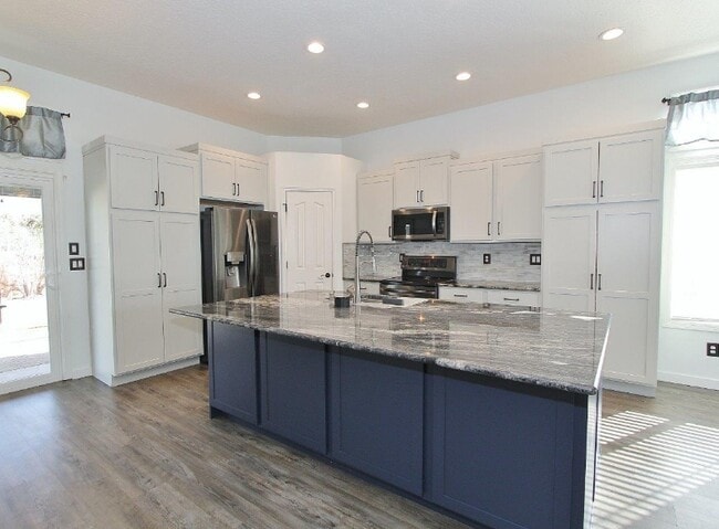 property at 1904 N Duck Hawk Ave