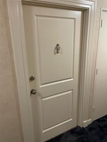 300 W Peachtree St NW