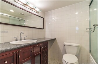 1390 Ocean Dr-Unit -404 in Miami Beach, FL - Building Photo - Building Photo