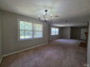 402 Park Ln E in Cantonment, FL - Building Photo - Building Photo