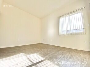 251 Robinson St in Los Angeles, CA - Building Photo - Building Photo