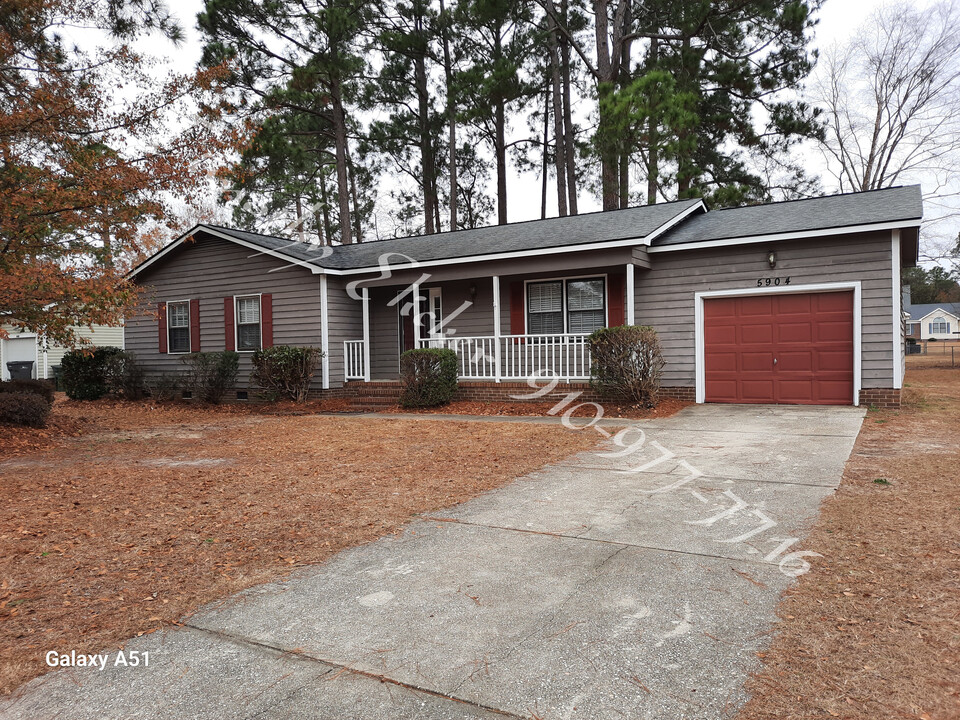 5904 Rehoboth Rd in Hope Mills, NC - Building Photo