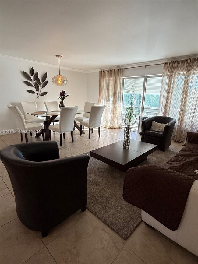 500 NE 14th Ave in Hallandale Beach, FL - Foto de edificio - Building Photo