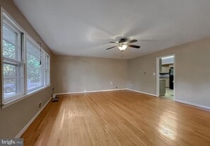 9642 Charles St in La Plata, MD - Building Photo