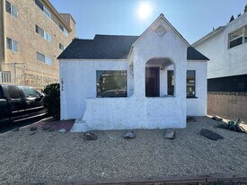 10730 Palms Blvd in Los Angeles, CA - Building Photo