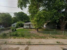 2014 E Laurel St in Springfield, IL - Building Photo