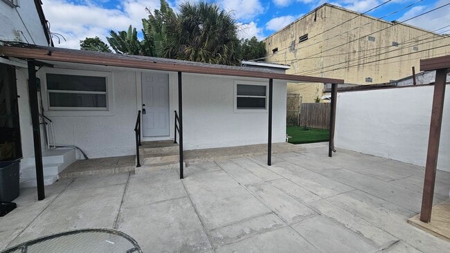 425 Ardmore Rd in West Palm Beach, FL - Building Photo - Building Photo