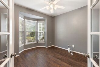 15 N Flickering Sun Cir in The Woodlands, TX - Building Photo - Building Photo