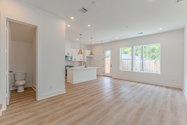 7707 Inwood Grv Ln in Houston, TX - Building Photo - Building Photo