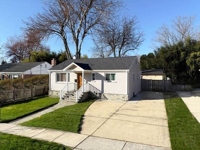 property at 4416 Hallet St