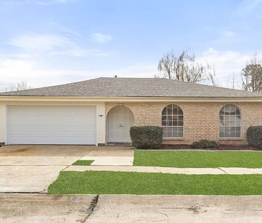 79 Nassau Ave in Kenner, LA - Building Photo