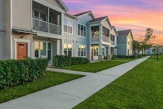 Waterline Estero in Estero, FL - Foto de edificio - Building Photo