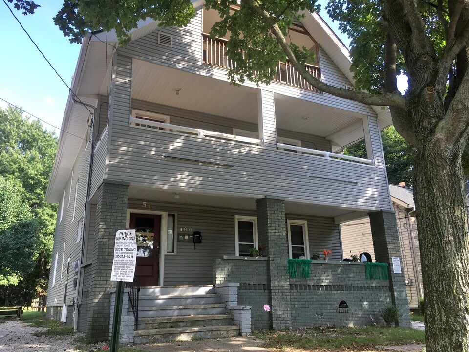 51 S Walnut St in Akron, OH - Building Photo