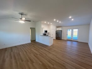 2441 E Timber Oak St in Republic, MO - Building Photo - Building Photo