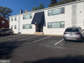 100 W Taylor Run Pkwy in Alexandria, VA - Building Photo