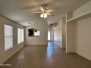 1832 W Lydia Ln in Phoenix, AZ - Foto de edificio - Building Photo