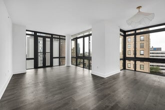 175 Huguenot St, Unit 1106 in New Rochelle, NY - Foto de edificio - Building Photo
