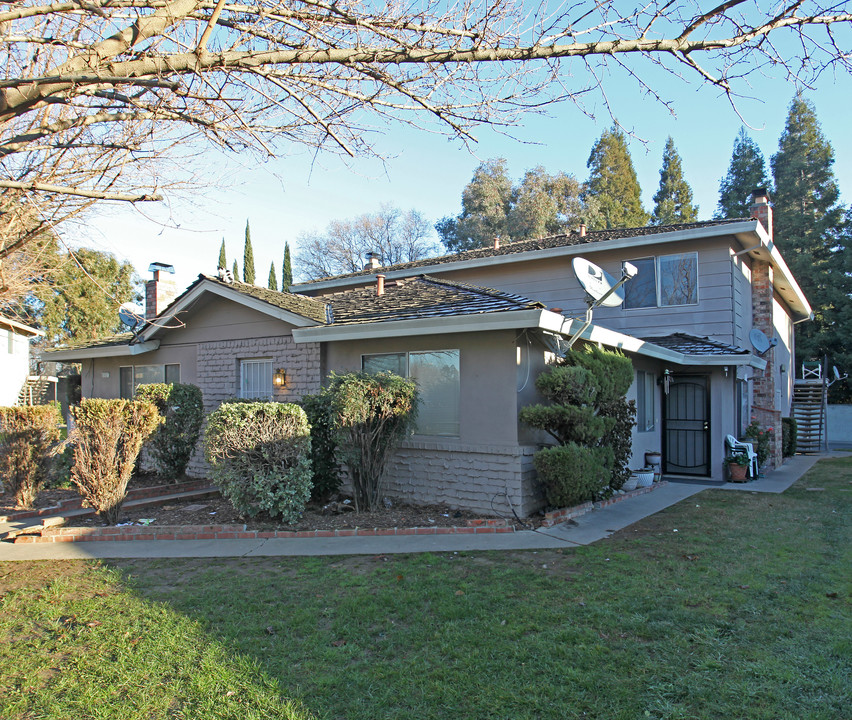 2932 Norcade Cor in Sacramento, CA - Foto de edificio