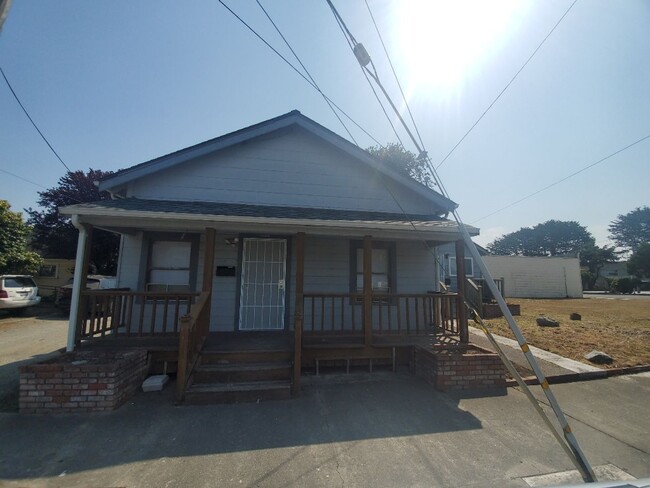 323-329 P St in Eureka, CA - Building Photo - Building Photo