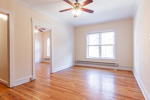 951 W Cornelia Ave, Unit 2D in Chicago, IL - Building Photo