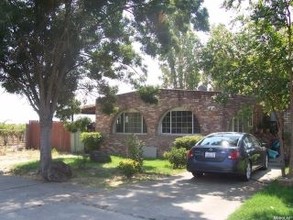 7002 E Kettleman Lane in Lodi, CA - Building Photo - Building Photo