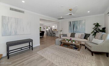 8225 E Jackrabbit Rd in Scottsdale, AZ - Building Photo - Building Photo