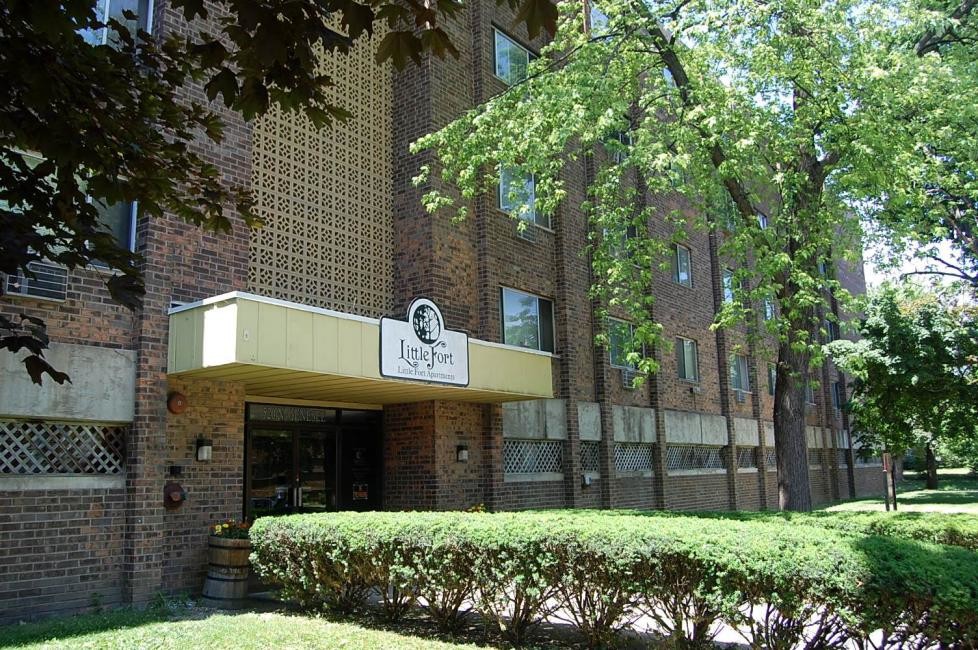 Little Fort Apartments in Waukegan, IL - Building Photo