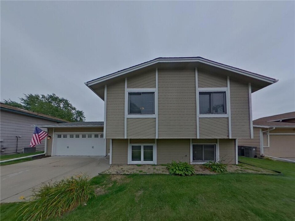 13467 Alabama Ave S in Savage, MN - Foto de edificio