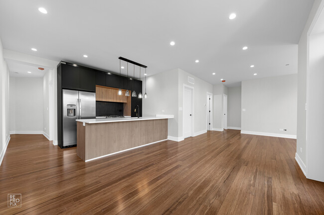 3653 W Barry Ave in Chicago, IL - Building Photo - Interior Photo