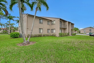 522 Shady Pine Way in Greenacres, FL - Building Photo - Building Photo