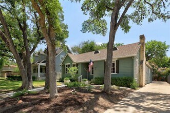 2007 Mountain View Rd in Austin, TX - Building Photo - Building Photo