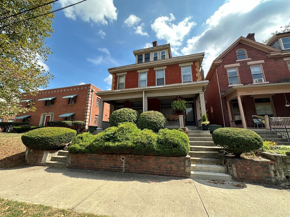 1236 Neil Ave in Columbus, OH - Building Photo