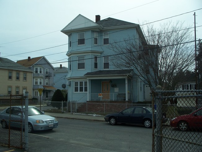 19 Horton St in Fall River, MA - Foto de edificio - Building Photo