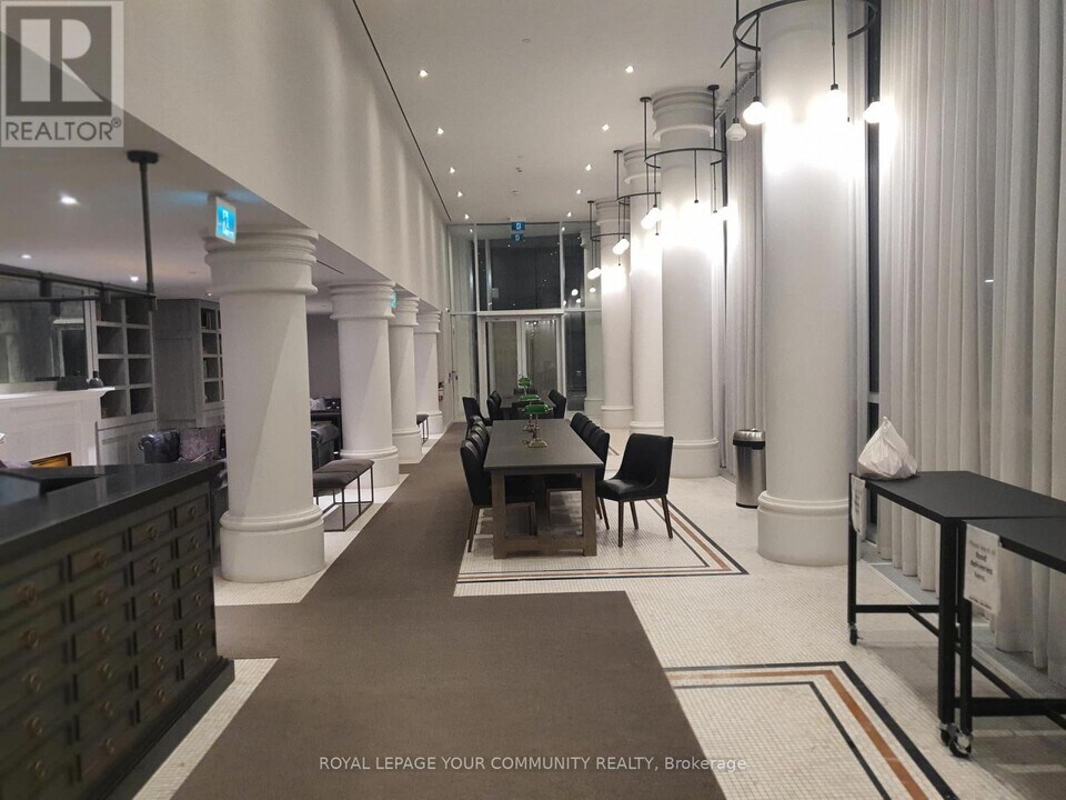 33-733 Helendale Ave in Toronto, ON - Building Photo