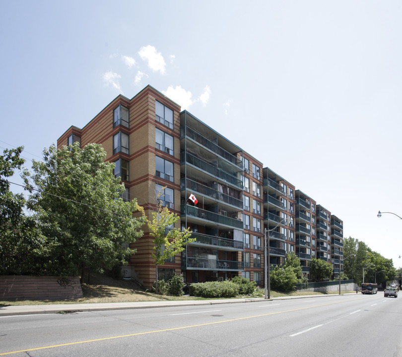 11 Coatsworth Cres in Toronto, ON - Building Photo