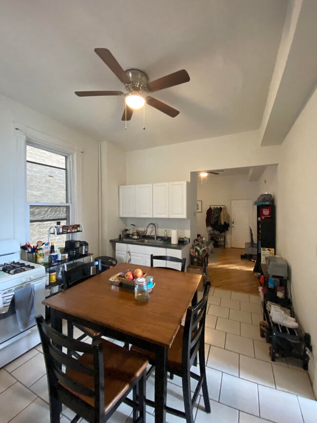 2035 N Western Ave, Unit 2R in Chicago, IL - Building Photo - Building Photo