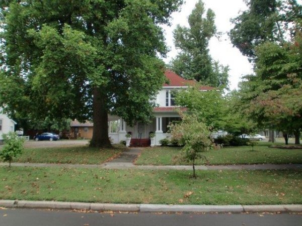 208-210 E Cypress St in Charleston, MO - Building Photo - Building Photo