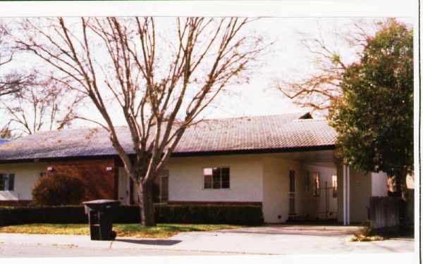 127-129 Santa Barbara Ave in Modesto, CA - Foto de edificio - Building Photo