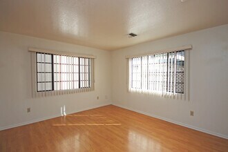 74 S Meridith Ave, Unit 4 in Pasadena, CA - Building Photo - Building Photo