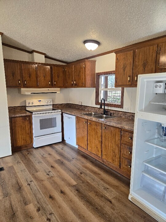 8860 Teague Rd in Medon, TN - Foto de edificio