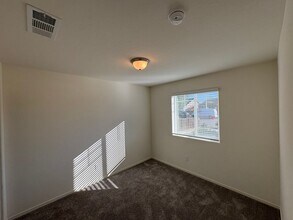 2134 E Delta Ct in Visalia, CA - Building Photo - Building Photo