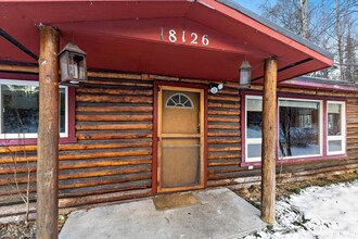 18126 Birchtree St in Anchorage, AK - Foto de edificio - Building Photo