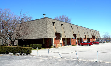 Masthead Apartments in Warwick, RI - Building Photo - Building Photo