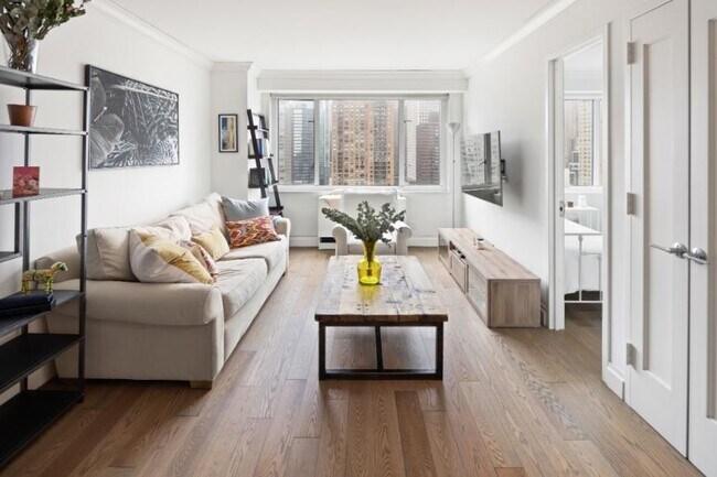 400 E 54th St in New York, NY - Building Photo - Building Photo