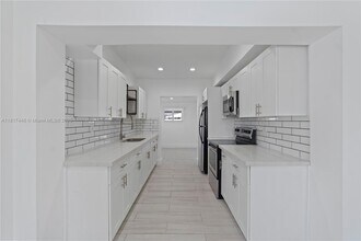 641 E 44th St in Hialeah, FL - Building Photo - Building Photo