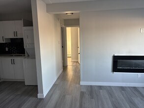 12525-12118 118 Ave NW in Edmonton, AB - Building Photo - Building Photo